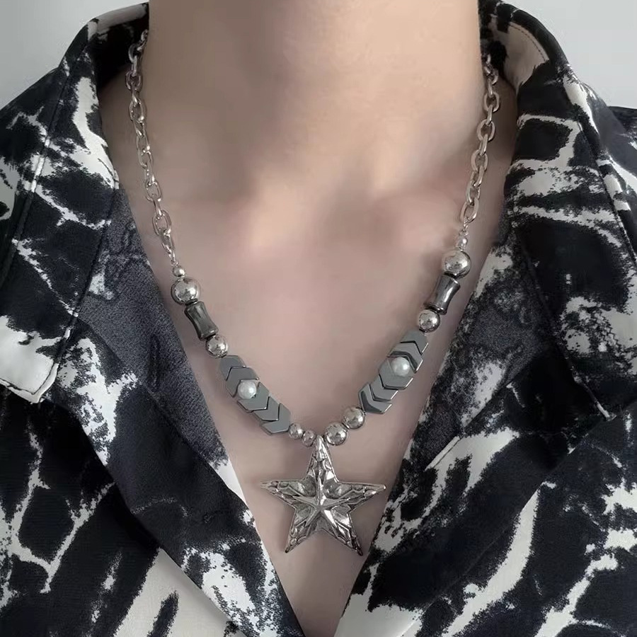 Collana gothica vintage con stella per donna perline nero argento_voghion.com