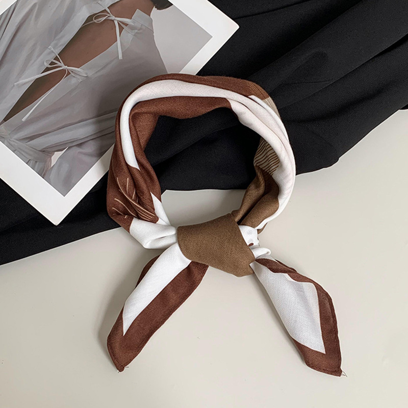 Bufandas de seda cuadrada alta sensación 2025 nuevo estilo idílico estilo coreano de estilo de viaje de seda pequeña bufandas de seda cuadrada bufandas al por mayor