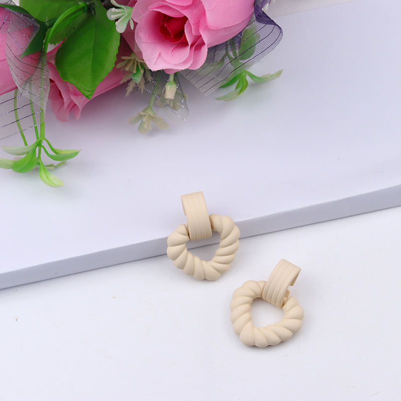 11g Weight Drop Earrings Classification 1 Pair Quantity Daily Occasion Acrylic Material Heart Shape Pattern Women'S Gender Spray Paint Design Fashion Style 1 Pair Fashion Heart Shape Spray Paint Arylic Drop Earrings 无