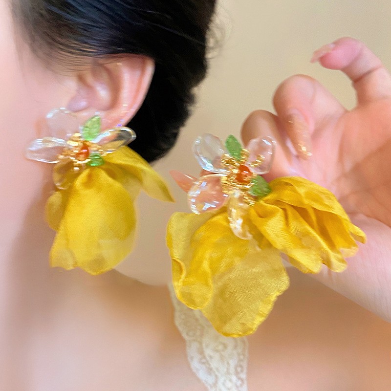 Pendientes de borla de flores de gasa de aguja de plata Pendientes de dopamina de bosque dulce Pendientes de todo fósforo de tendencia de nicho Mujeres al por mayor