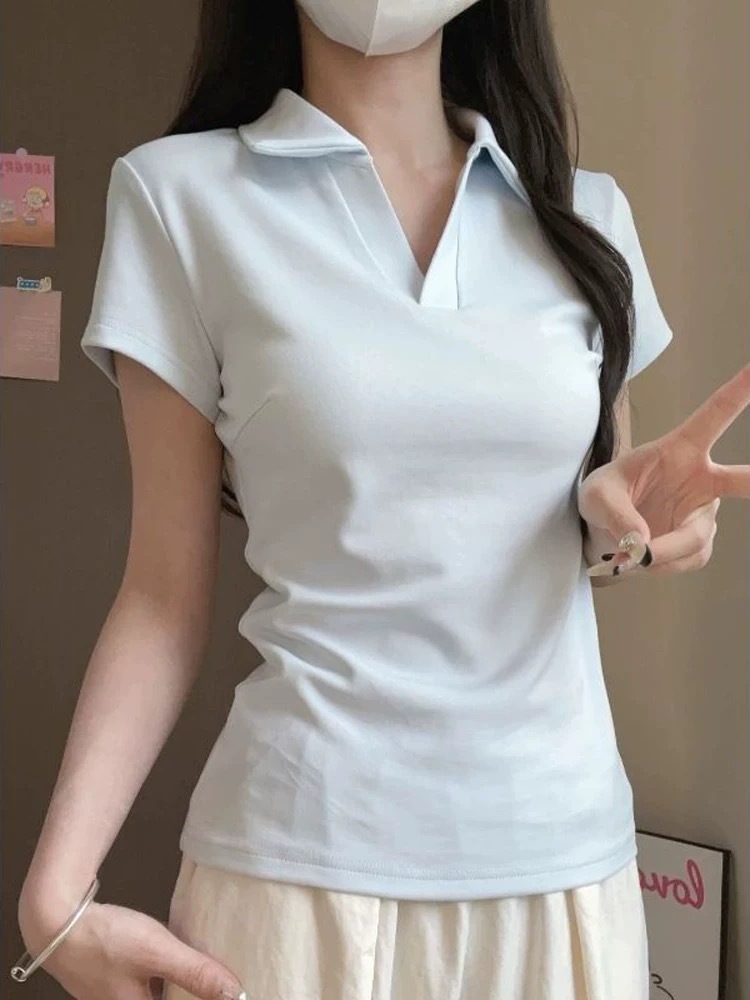 한국 스타일 도파민 블루 컬러의 여성용 반팔 티셔츠, 슬림핏 디자인, 허리를 잘록하게 잡아주는 슬리밍 효과의 폴로 셔츠 탑