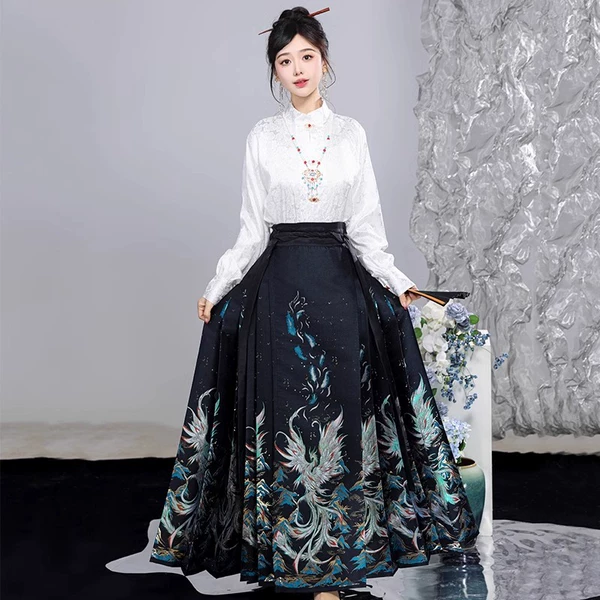 White top+black woven golden horse noodle skirt