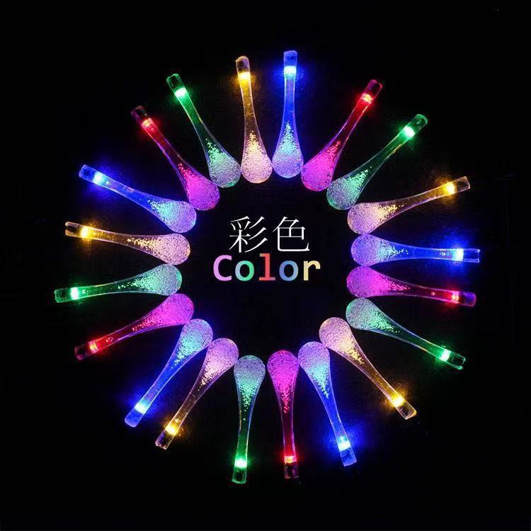 Lámpara solar gota de agua cuatro colores lámpara LED al aire libre impermeable patio no enchufado diseño de atmósfera balcón lámpara de paisaje