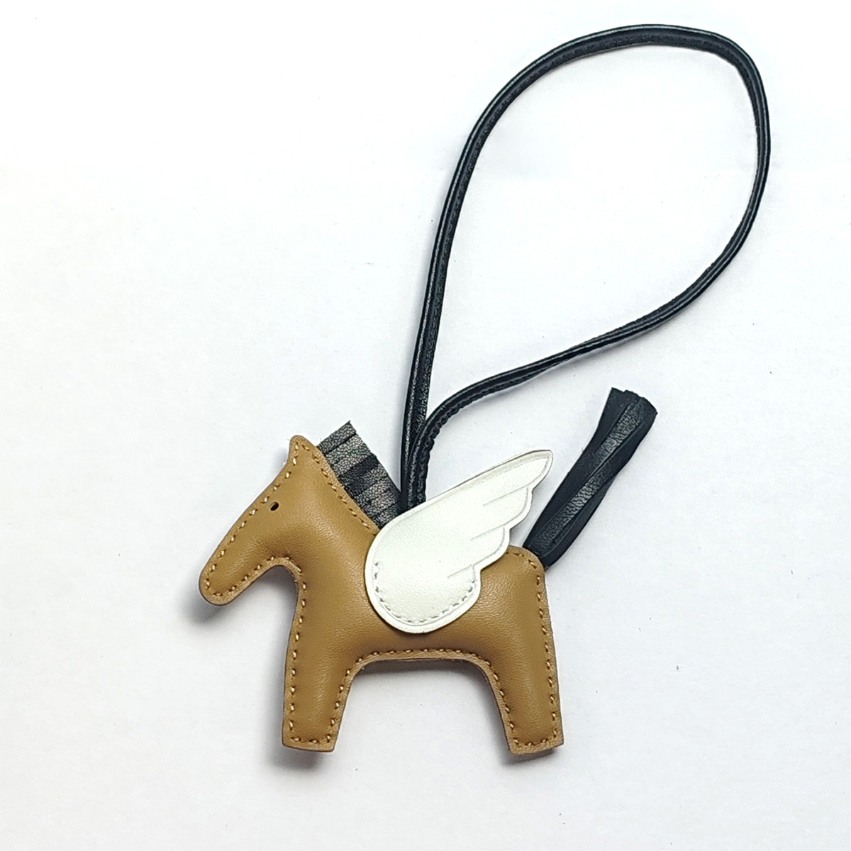 Cute Angel Little Pegasus Colgante Pit Edition H Home Colgante de bolso de caballo cosido a mano Colgante de cuero de oveja Llavero Colgante