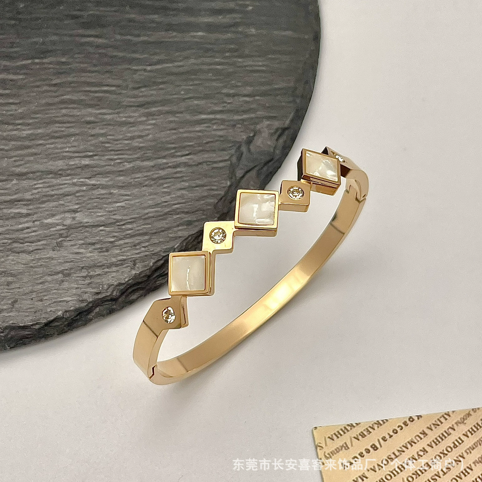 Минималистичный браслет бренда из нержавеющей стали, аксессуар, европейский стиль, стиль легкой роскоши, (跨境 торговля), четырехлистный клевер