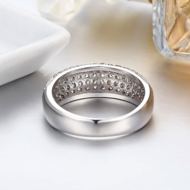 ŷ�����ʸ��������ָŮʱ�д���΢���ʯ��ָ��ư׽�ָ��