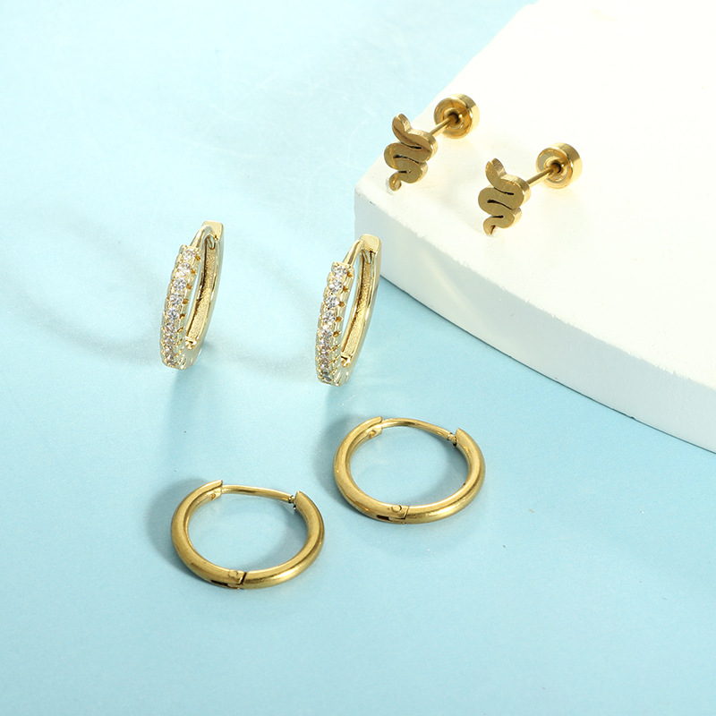 Labret piercing jewelry detail image