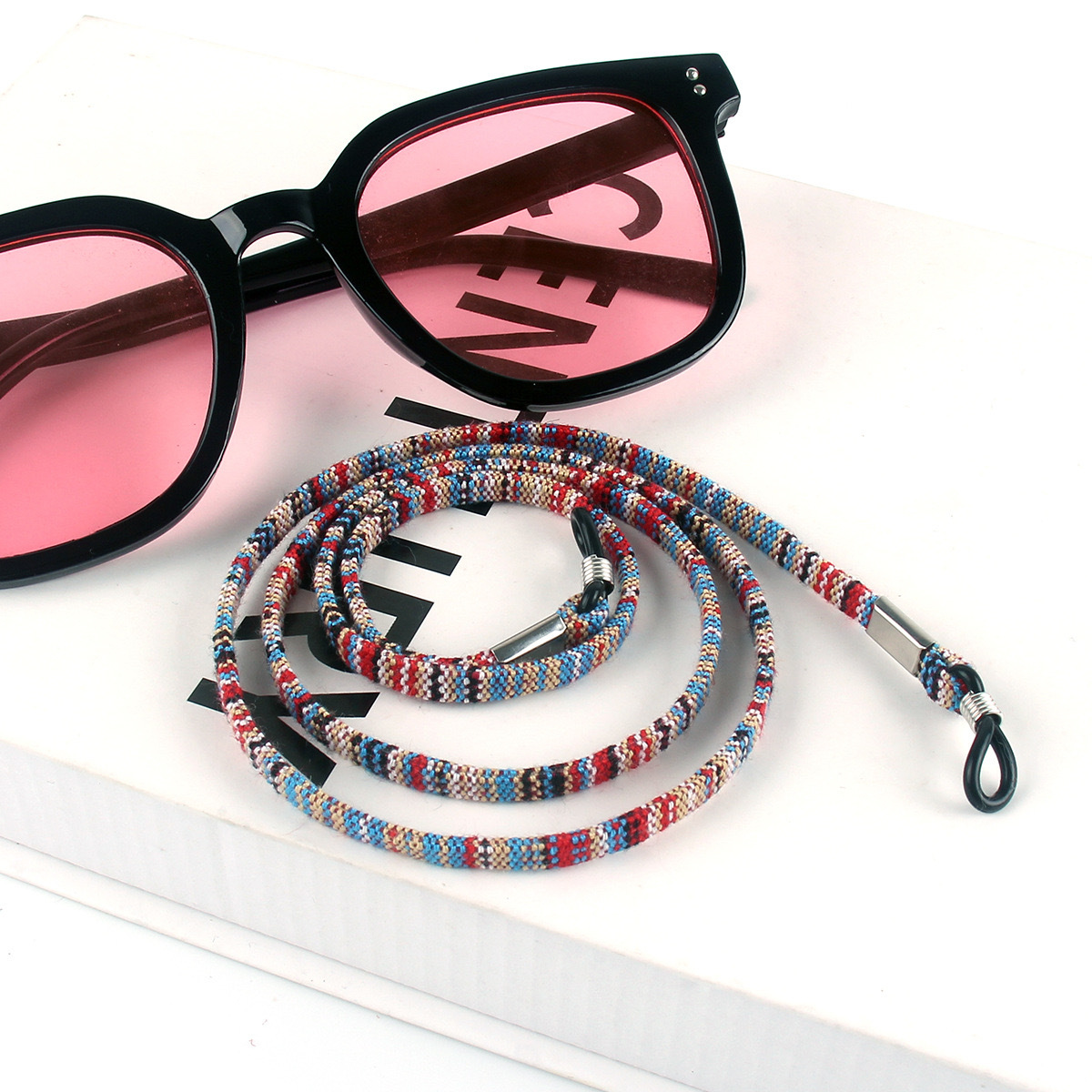 Amazon ventas transfronterizas gafas de viento bohemias cuerdas de colgante gafas de cadena con gafas de viento nacional para evitar la caída de la cuerda