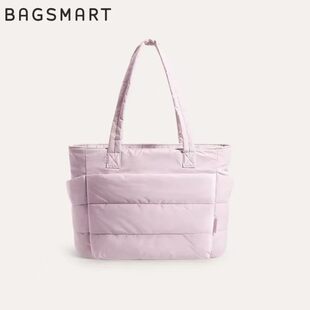 Capacious one-shoulder bag, adds volume