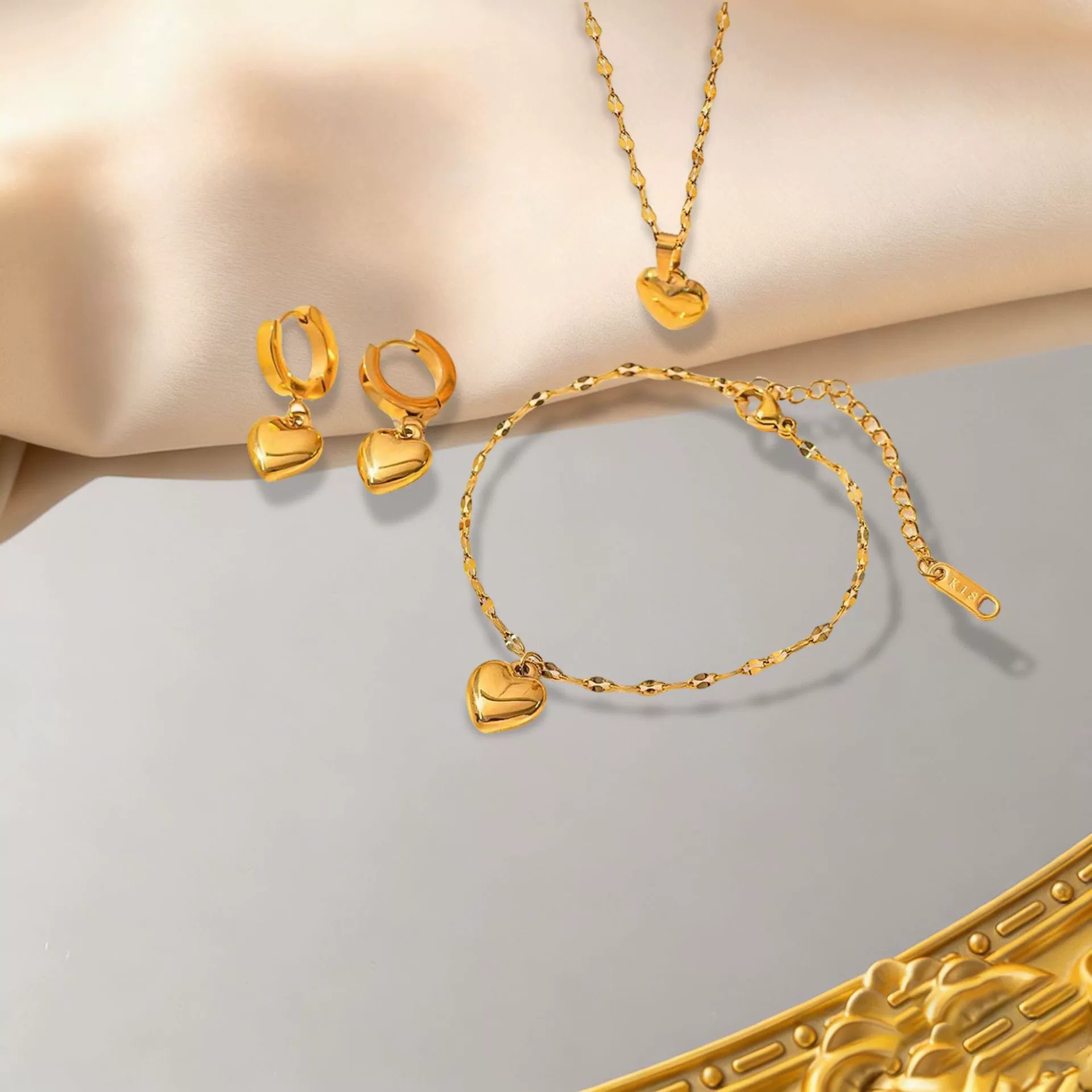 Популярные модные украшения класса люкс с элегантным дизайном для женщин, универсальный и уникальный набор украшений в форме сердца, не тускнеющий.