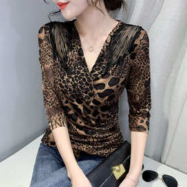欧洲站2025秋季新款时尚网纱钉珠v领交叉修身显瘦打底衫女代发