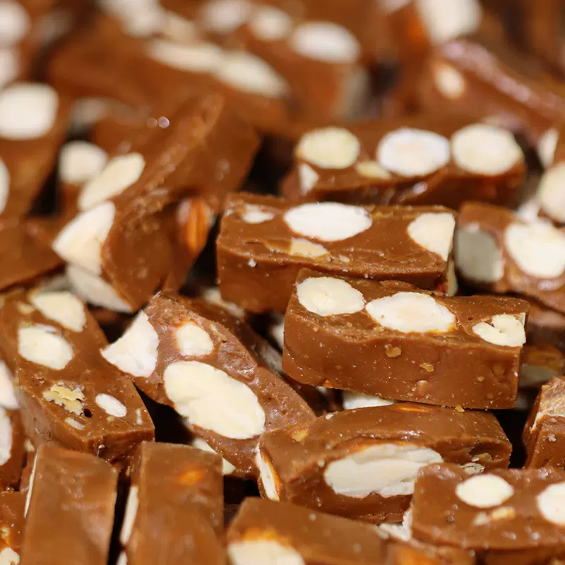 加工定制手工海盐巴旦木太妃糖抹茶焦糖坚果酥糖婚礼硬糖休闲零食