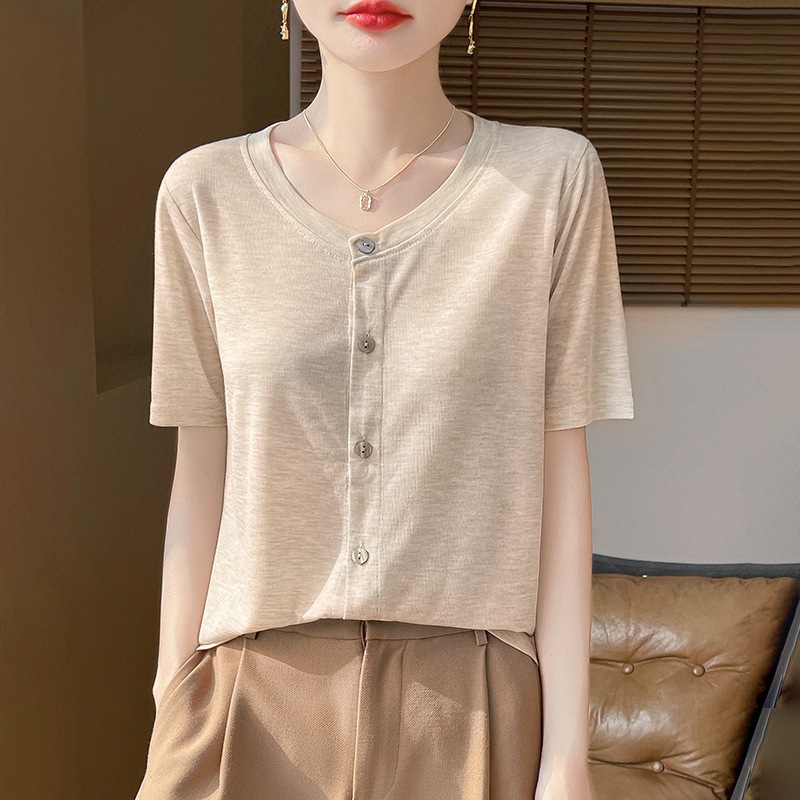 Summer knitted short sleeve T-shirt with a round collar