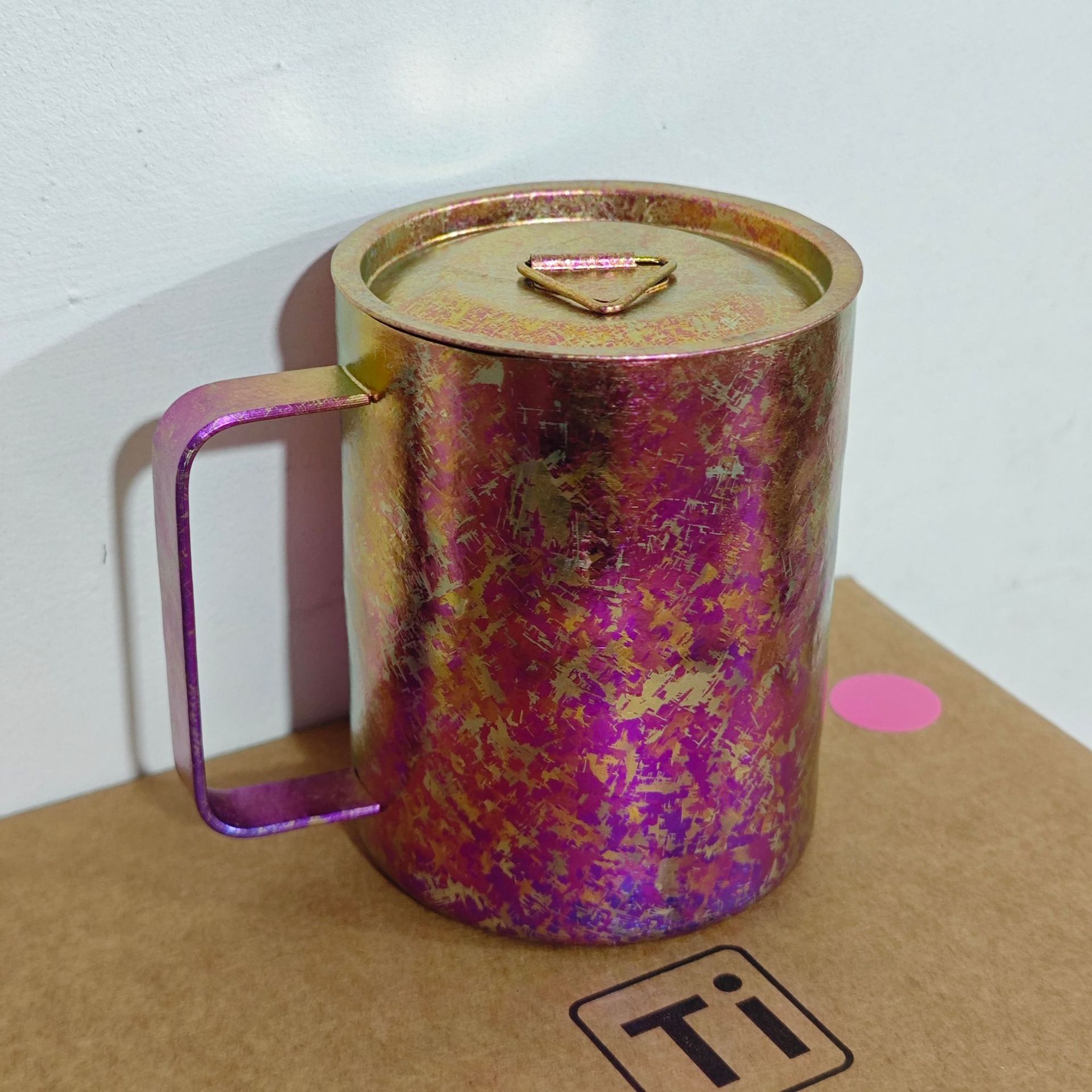 뚜껑이 있는 더블 레이어 머그 - 컬러풀