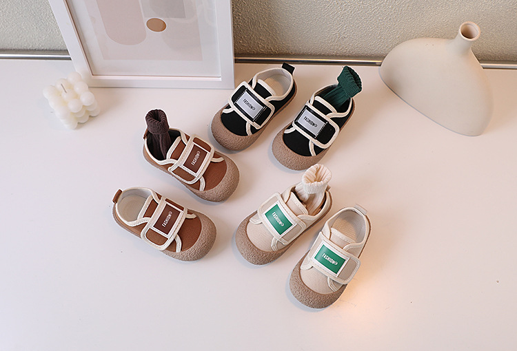 Koreansk barncanvas 2023 vår och höst nya pojkar Casual Baotou flickor mjuk sula Anti-halk babyskor_voghion.com