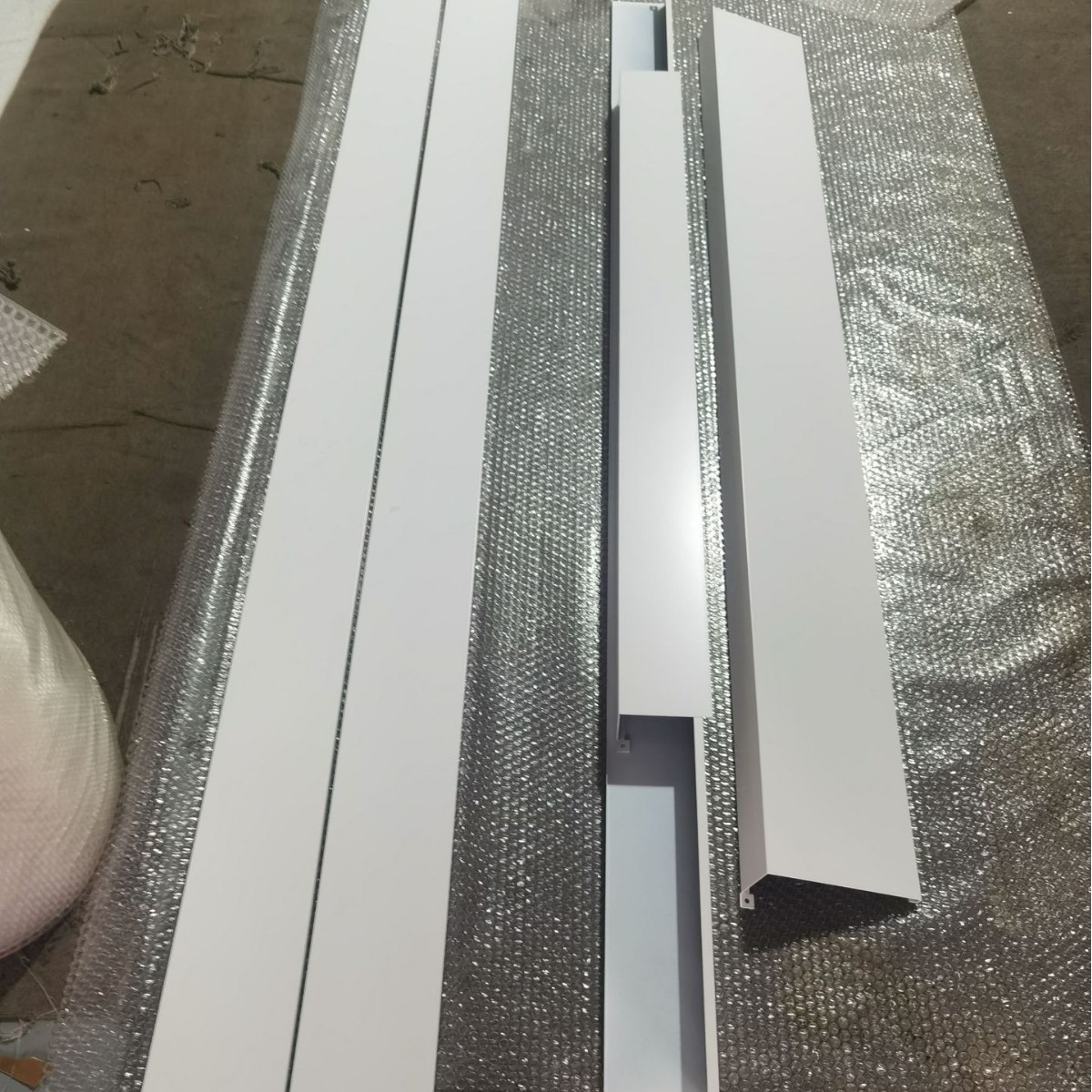 不锈钢管氟碳喷涂烤漆折弯件镀锌板白色不锈钢板实色漆喷粉