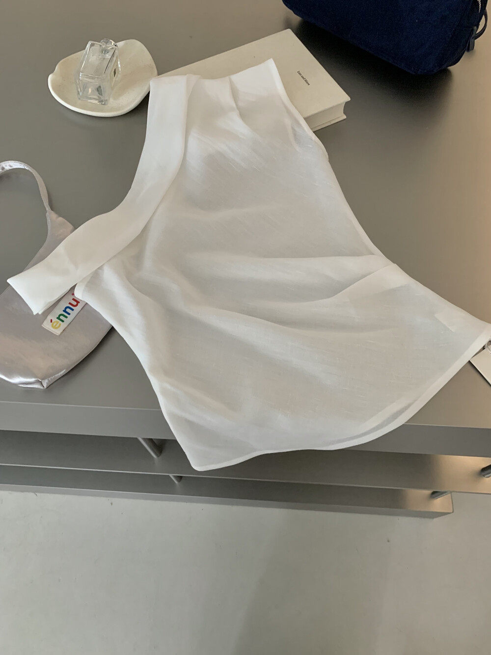 Áo croptop nữ tay ngắn cổ lệch vai, thiết kế bất đối xứng — Xanh da trờicolor, màu trắng, màu mơ chi tiết 23