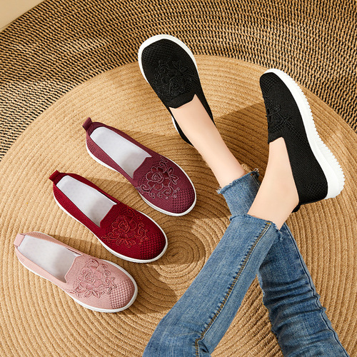 Women's  Spring New Old Beijing Embroidered Mother's Shoes, Low-Top One-Piece Women's Shoes, Cross-Border Factory