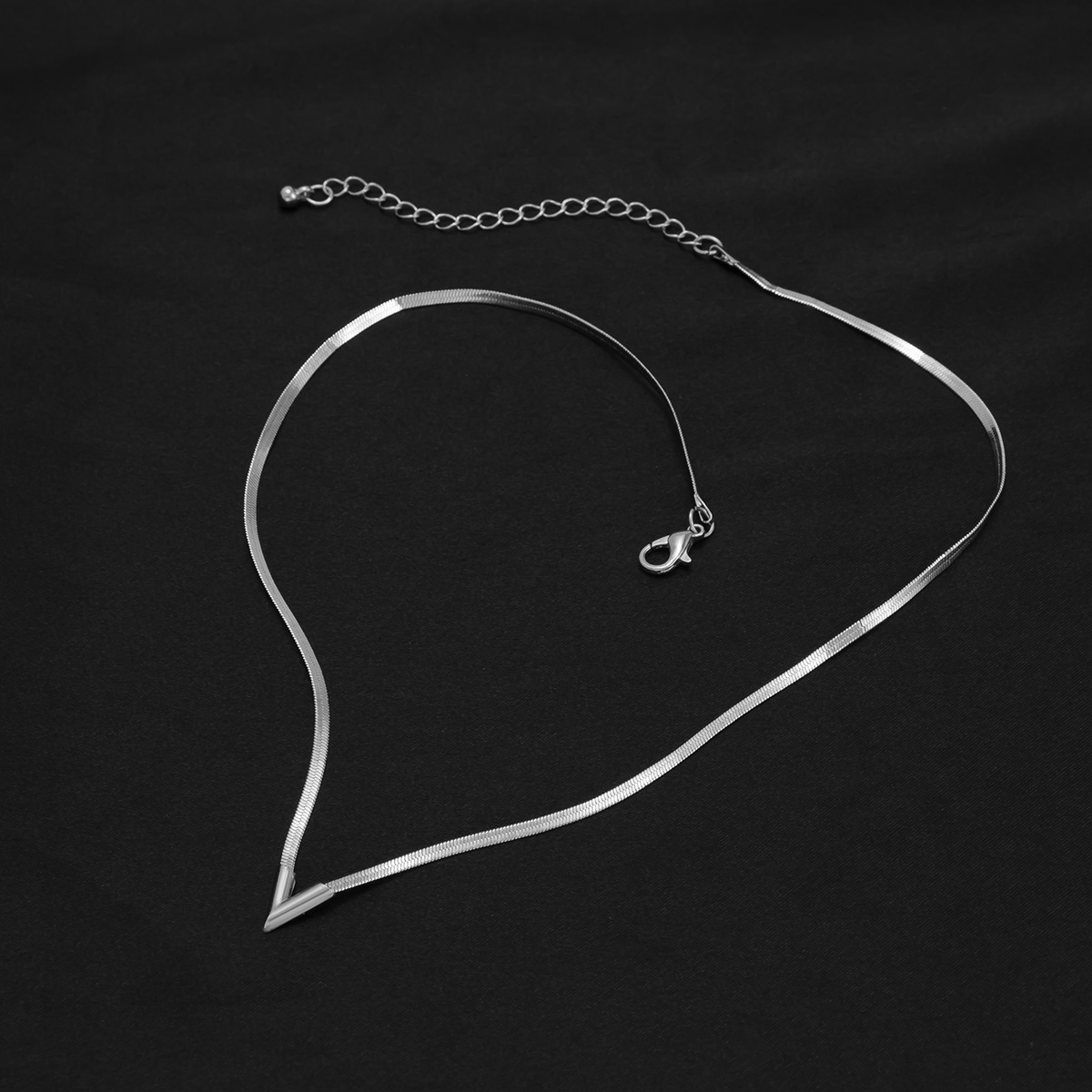 Collana unisex con personalità semplice, a forma di V, a forma di serpente, con catena a forma di osso, da uomo, di nicchia, hip hop, di fascia alta, da uomo_voghion.com