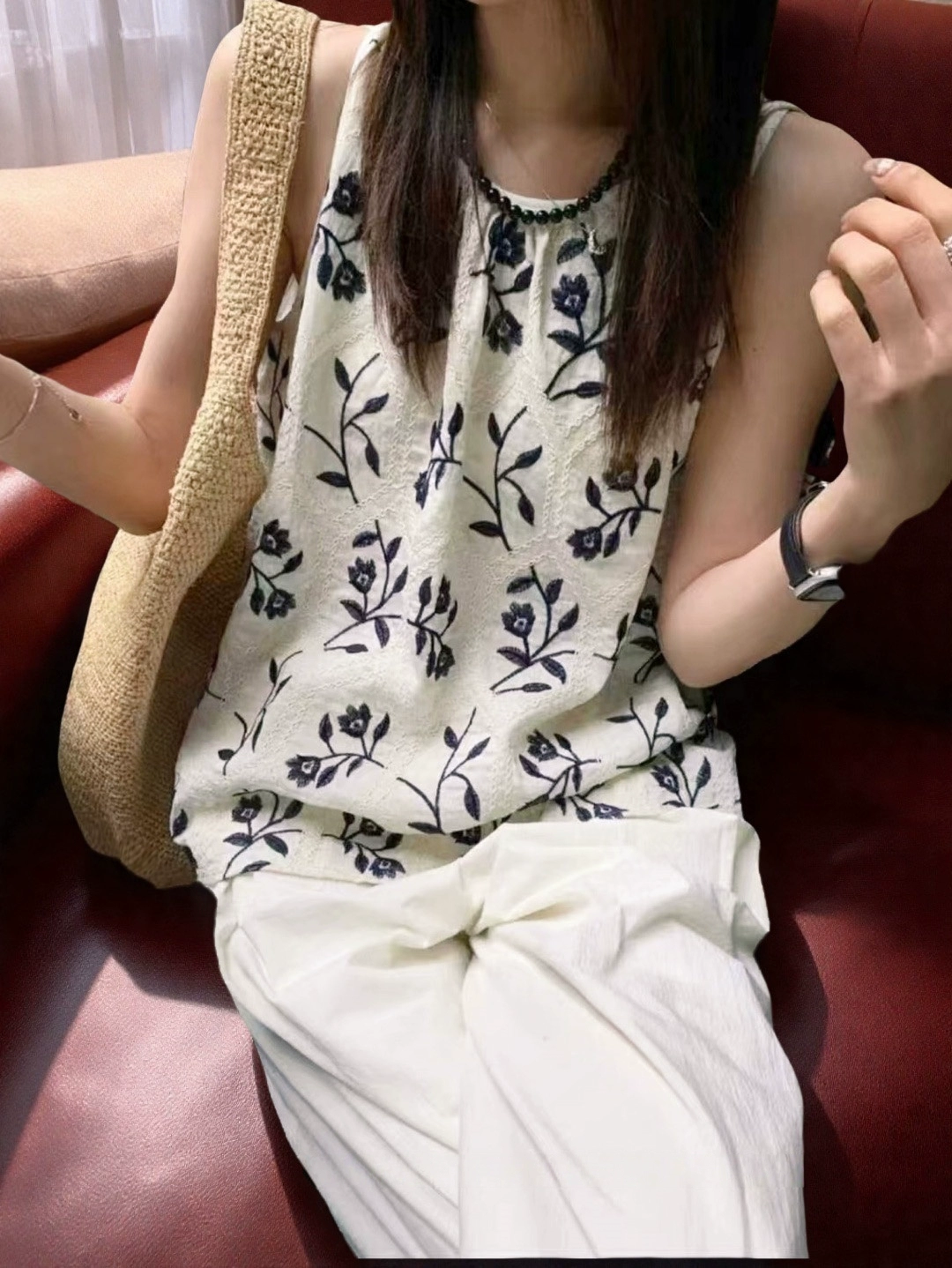 Женский летний топ без рукавов с вышивкой, круглый вырез, свободный крой, лето 2025, новая модель