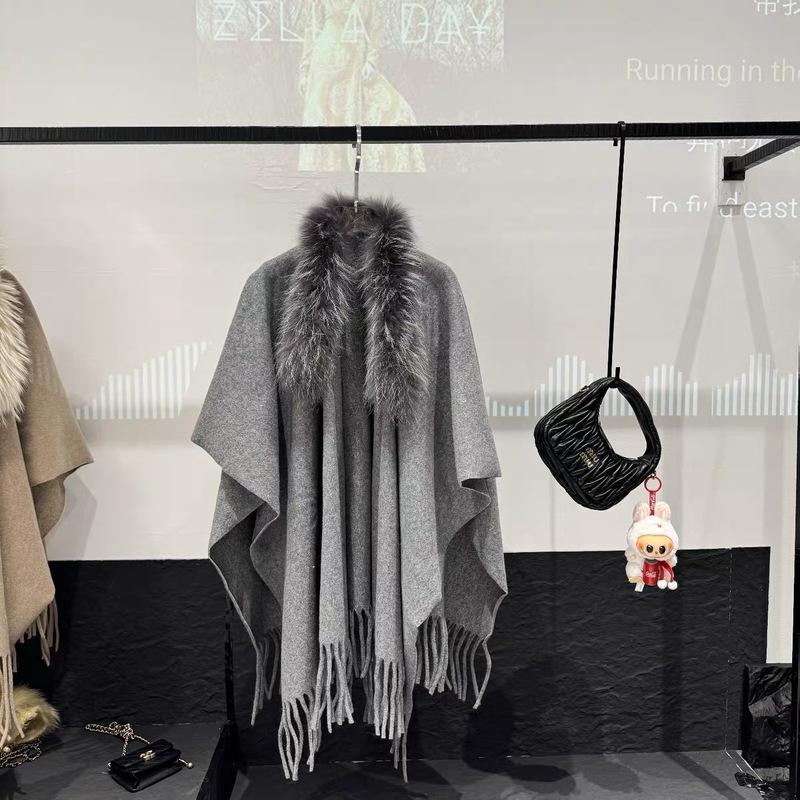 网红明星同款羊毛围巾【京圏女王】F*ndi温柔米驼拼接貉子毛披肩|undefined