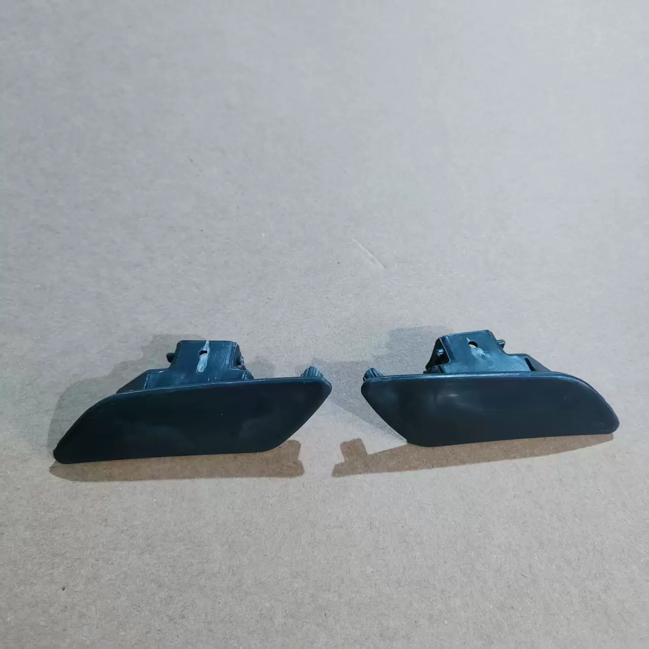 产品：喷水盖左 型号：帕拉梅拉  OE码：97050573100 G2X