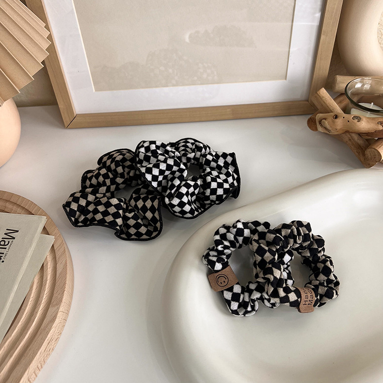 Korean Version Checkerboard Black And White Large Intestine Hair Circle Holiday Style Temperament Sponge Hairband display picture 1