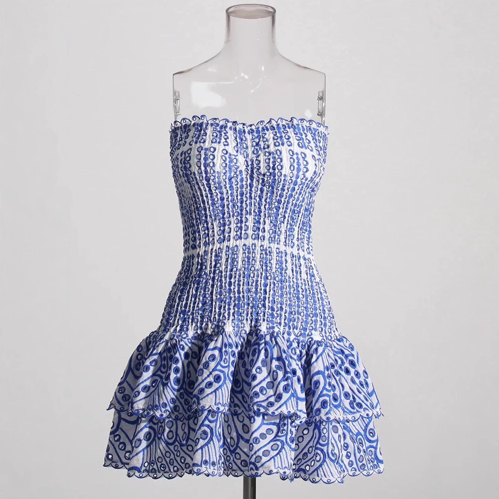 Robe bustier brodée à volants, style bohème européen et américain, pour femme de petite taille, mettant en valeur la taille._voghion.com