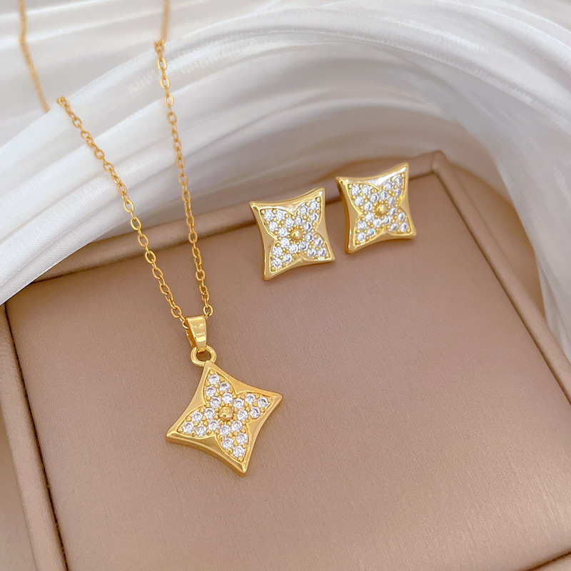 【 Titanium Steel 】 Necklace and earring set, light luxury diamond-shaped four-leaf flower full diamond, personalized and elegant banquet earrings and necklace set pic 14