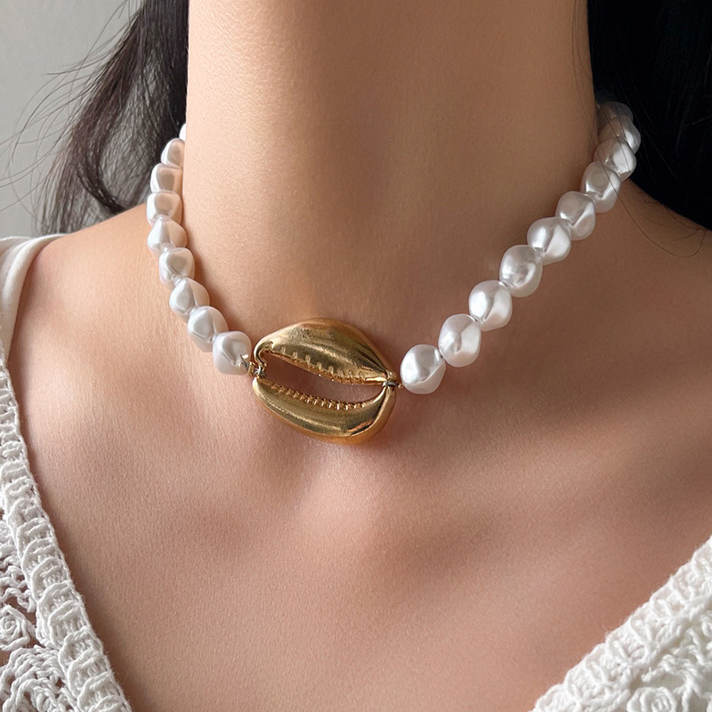 Personality Exaggerated Pearl Shell Necklace display picture 1