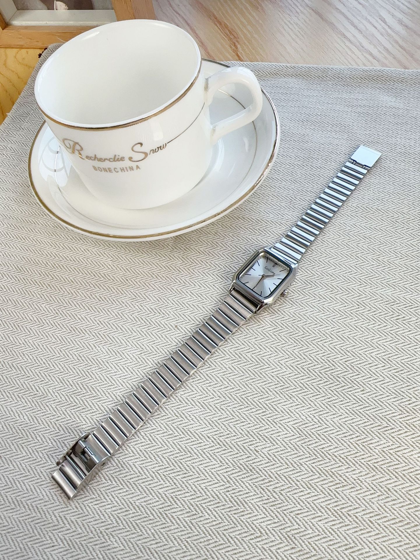 Quartz Movement Geometric Pattern Vintage Style Classic Style Geometric Concealed Buckle Quartz Women's Watches