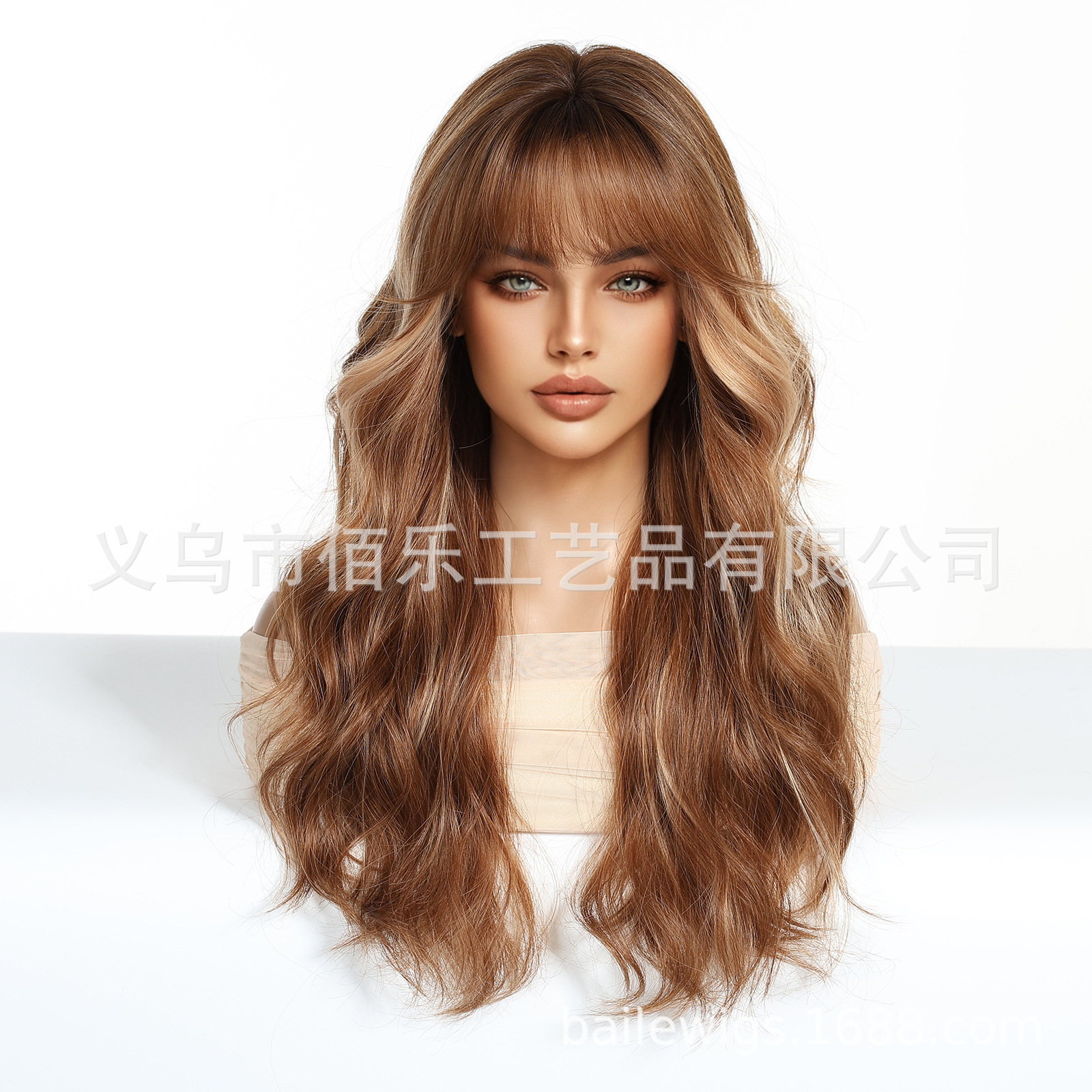 Pelucas de venta caliente europeas y americanas Qi flequillo marrón y rizado largo y rizado cubierta de cabeza completa fibra química wigs femenino spot al por mayor