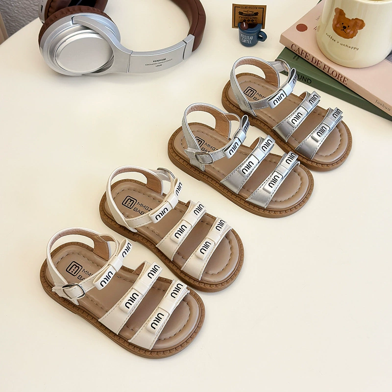 Корейская версия детских сандалий 2025 новая летняя мягкая подошва нескользящая пляжная обувь для девочек повседневные сандалии оптом