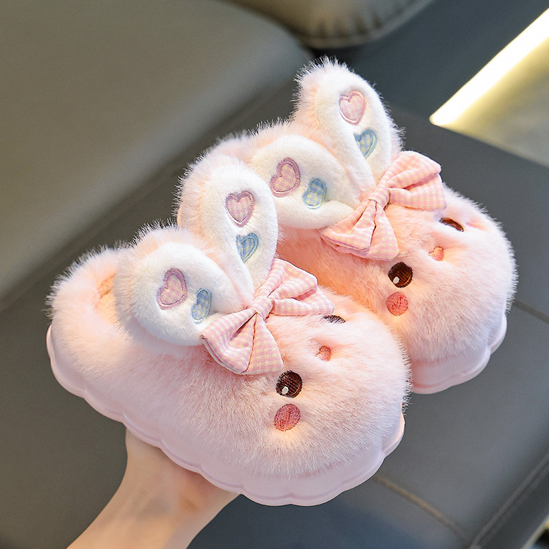 Zapatillas de algodón para niños, niños y niñas, invierno 2025, nuevo tipo de sensación de pisar excrementos antideslizante, cálido y peluche, lindas zapatillas de algodón para bebés