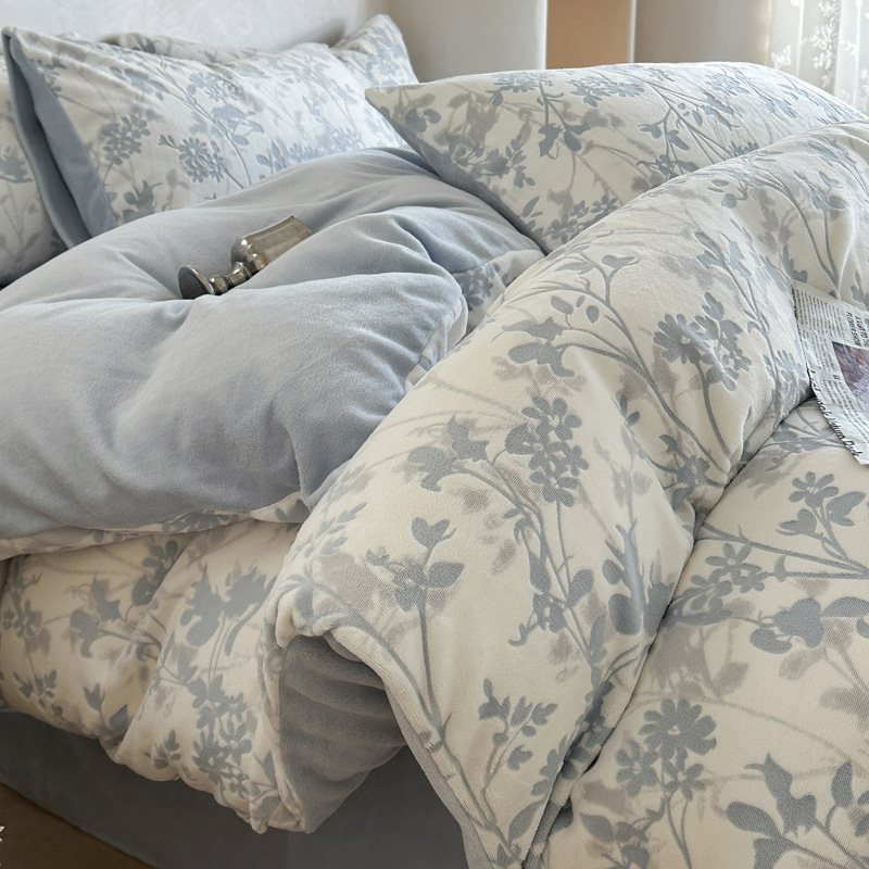 Luz de lujo americano tallado sábanas de seda de cuatro piezas de seda de coral de cuatro piezas de seda de leche de cuatro piezas de sábanas de seda de bebé sábanas de cama