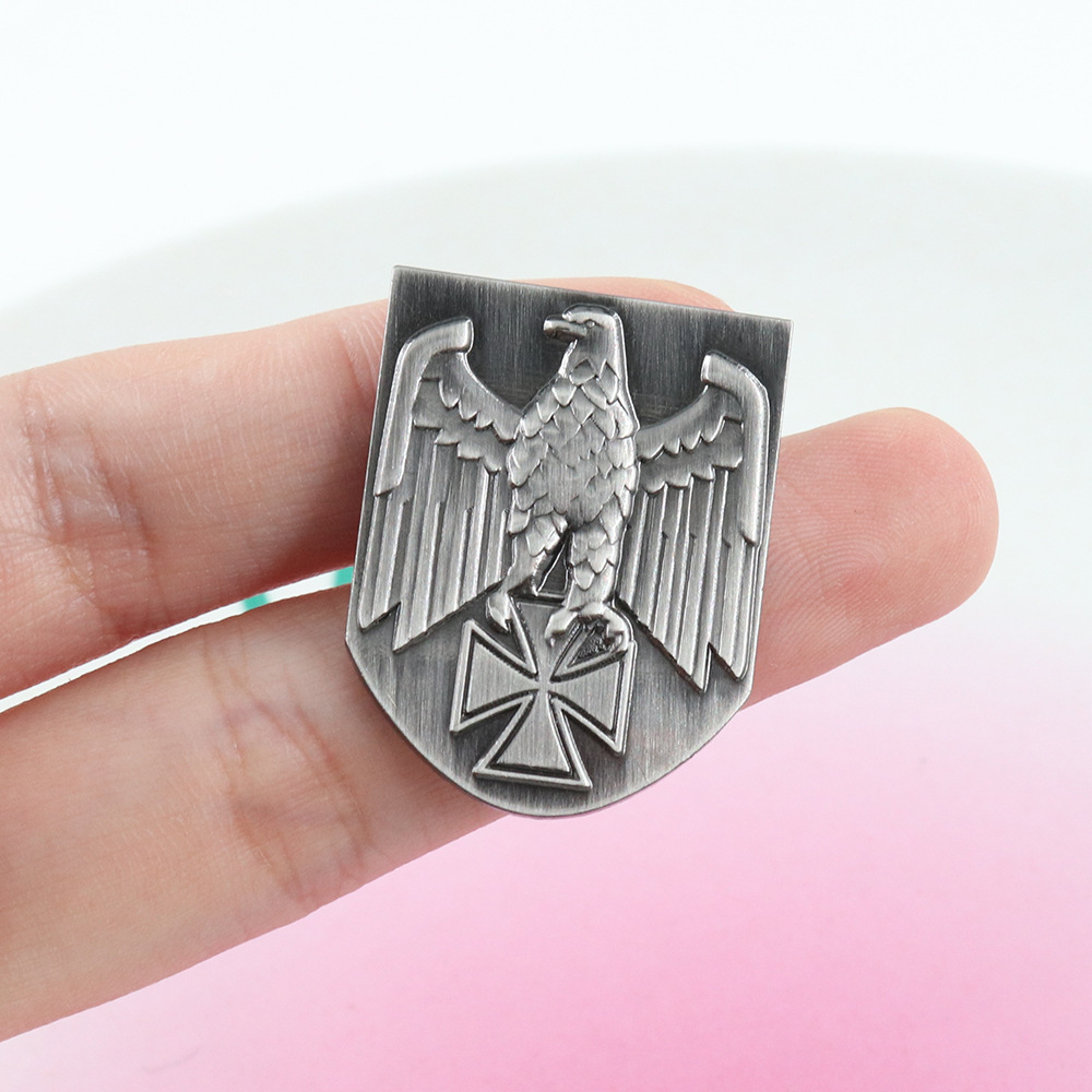 Cross Eagle Brooch Pilot Medal Commemorative Brooch Retro Metal Badge Accessories