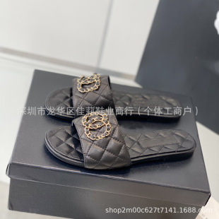 С�E�L����ЬŮ�⴩2025�¿��ɫ朗l�ٴ�r�����ƽ�כ���һ����