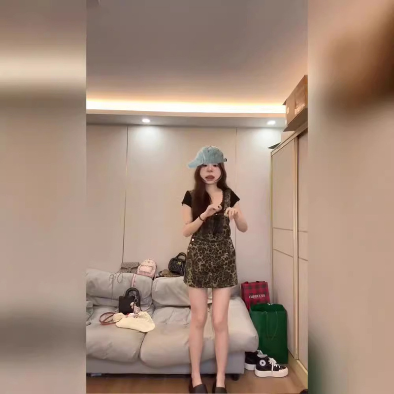 American-Style Spicy Retro Leopard Print Lined Denim Suspender Skirt Pants 2026 Spring/Summer New Loose Slimming Short Skirt