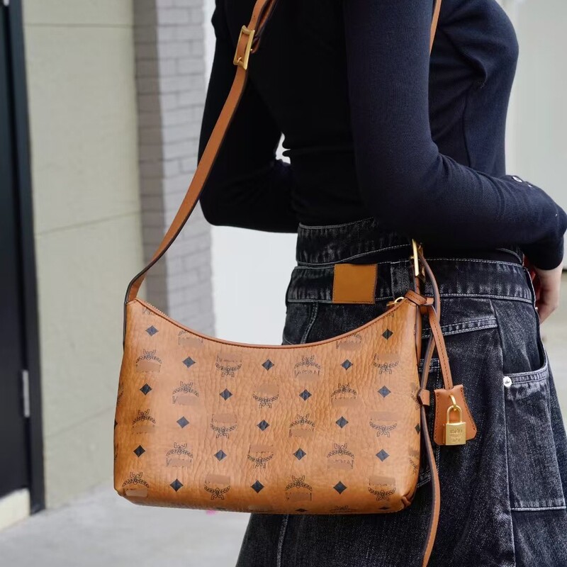 2025Mc New Croissant Bag Crossbody Classic Retro Hobo Underarm Fashion Versatile Single-Shoulder South Wind Handbag 2025Mc New Croissant Bag Crossbody Classic Retro Hobo Underarm Fashion Versatile Single-Shoulder South Wind Handbag