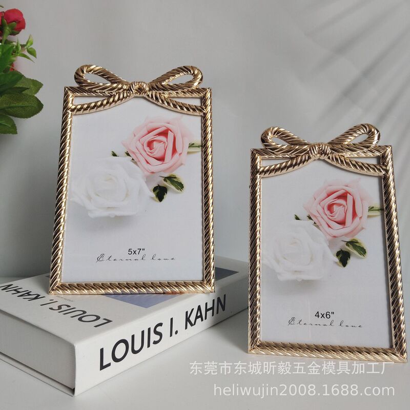 Three-dimensional fashion simple light gold metal photo frame table, photo studio photo frame, alloy photo frame Three-dimensional fashion simple light gold metal photo frame table, photo studio photo frame, alloy photo frame