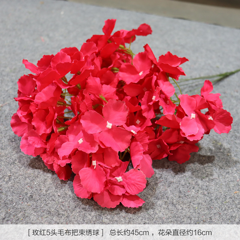 Rosa roja 5-cabeza de lana de tela paquete Hortensia