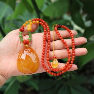 Factory wholesale raw mineral natural beeswax water drop pendant men and women with full honey chicken oil yellow chain live supply