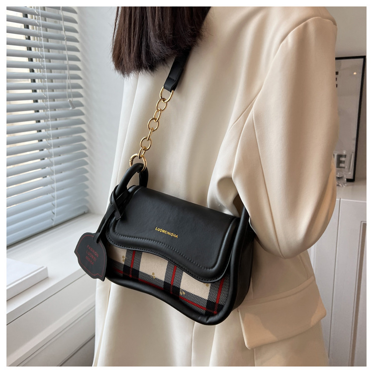 2022 New Fashion Contrast Color Plaid Messenger Small Square Bag display picture 5