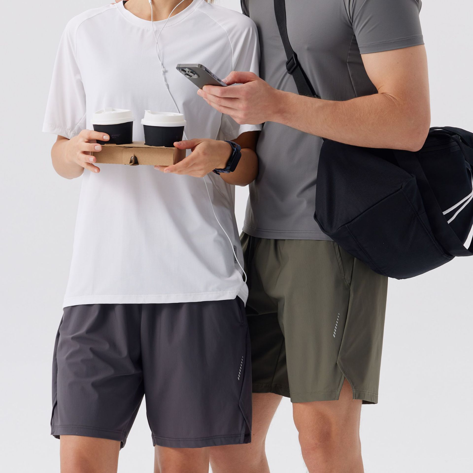 Pantalones cortos deportivos de seda de hielo para hombres de verano nuevos pantalones transpirables de secado rápido para correr, pista y campo, examen de entrenamiento físico y fitness.