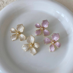 フランス式超仙珠光花真珠滴油紫四葉花耳小衆軽豪華高級感百合耳飾り
