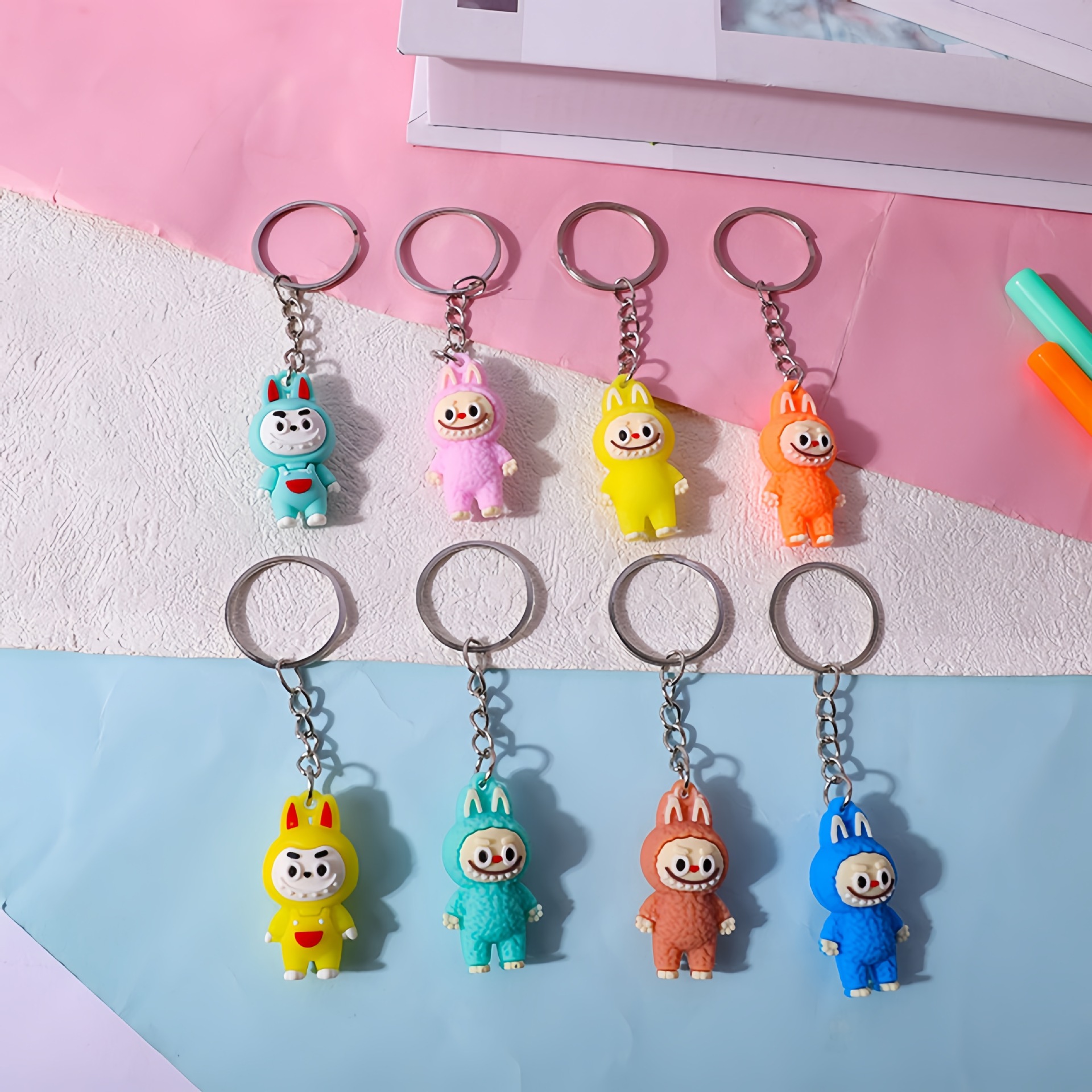 Caricatura labubu llavero creativo PVC colgante de goma suave serie de moda para empujar regalos adornos fábrica al por mayor
