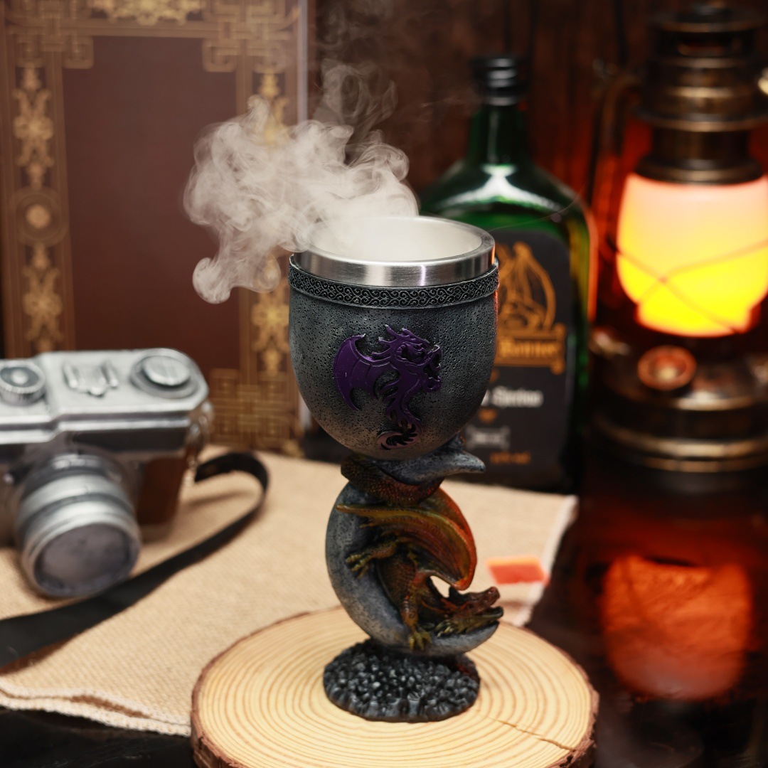 2024 nueva estatua de dragón transfronteriza taza de vino creativa lindo bebé dragón taza de vino alto taza de dragón occidental taza de vino