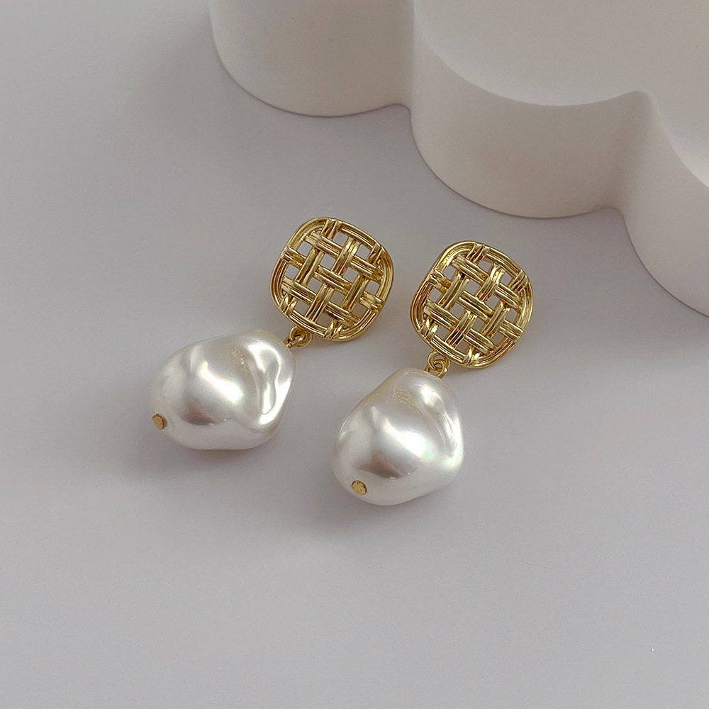 Fashion Moon Copper Pearl Drop Earrings 1 Pair