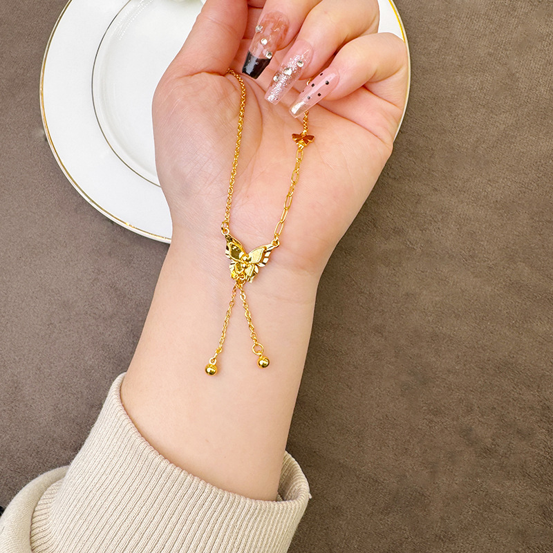 Nuevo estilo chino antiguo collar de oro retrógrado hueco bordillo mariposa cadena de clavícula diseñada para mujeres no se desvanecerá joyas