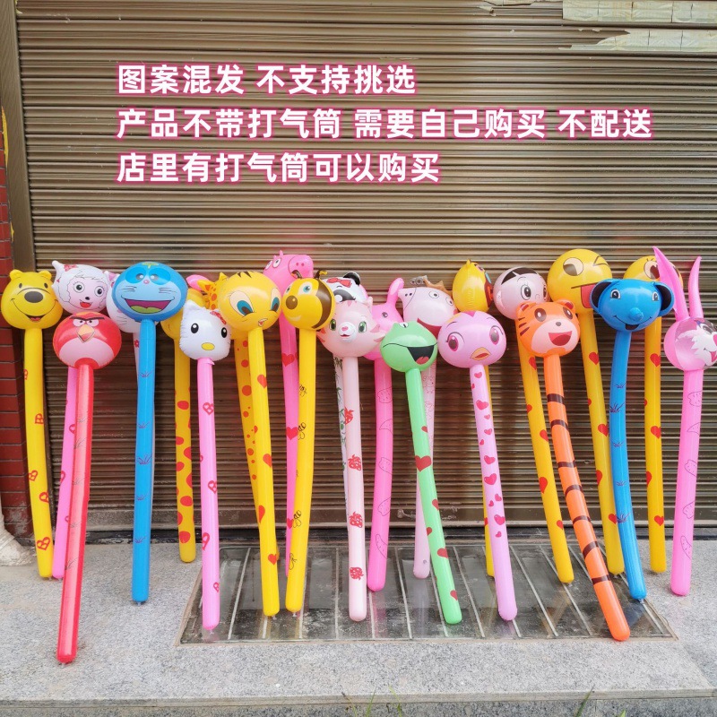 Yiwu pequeño mercado de productos básicos juguetes para niños al por mayor regalos del mercado nocturno bajo 1 yuan puesto nuevos pequeños regalos luminosos.